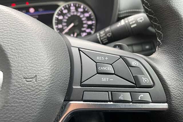 Nissan JUKE 1.0 DiG-T N-Connecta 5dr DCT