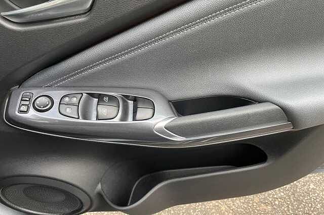 Nissan JUKE 1.0 DiG-T N-Connecta 5dr DCT