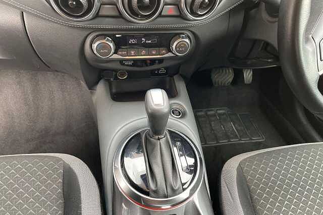 Nissan JUKE 1.0 DiG-T N-Connecta 5dr DCT