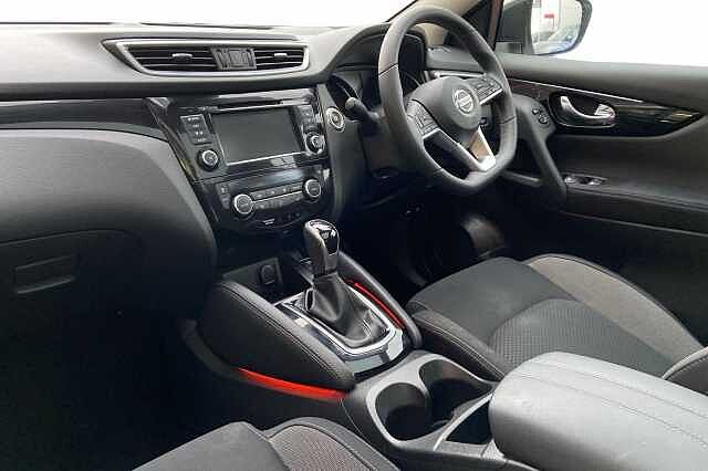 Nissan QASHQAI 1.3 DiG-T 160 N-Connecta 5dr DCT [Glass Roof Pack]