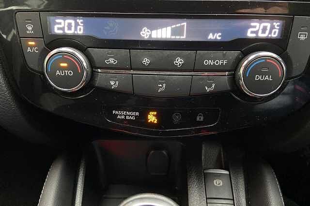 Nissan QASHQAI 1.3 DiG-T 160 N-Connecta 5dr DCT [Glass Roof Pack]
