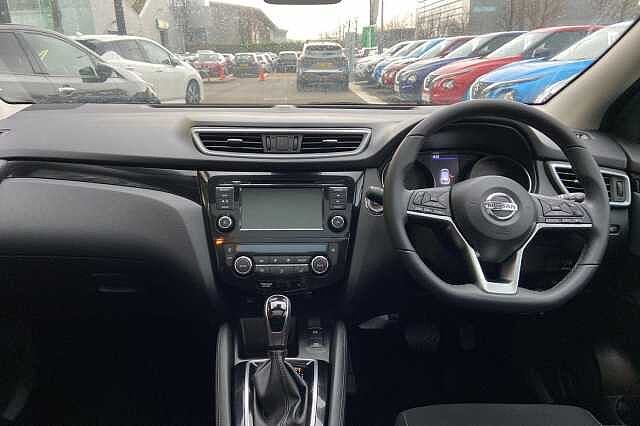 Nissan QASHQAI 1.3 DiG-T 160 N-Connecta 5dr DCT [Glass Roof Pack]