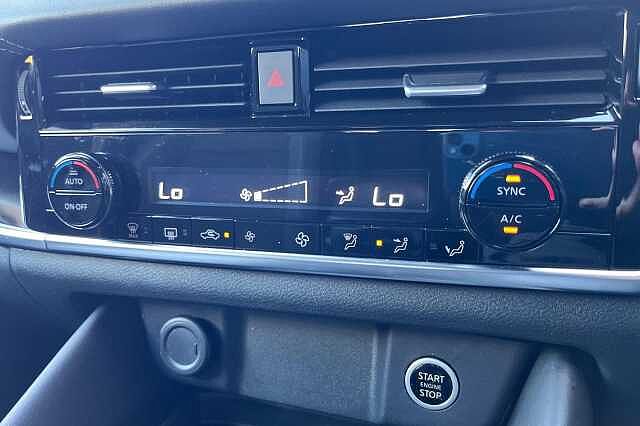 Nissan QASHQAI 1.3 DiG-T MH 158 N-Connecta [Glass Rf] 5dr Xtronic