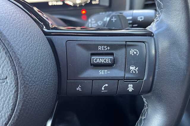 Nissan QASHQAI 1.3 DiG-T MH 158 N-Connecta [Glass Rf] 5dr Xtronic