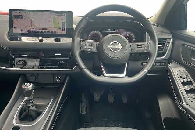 Nissan QASHQAI 1.3 DiG-T MH N-Connecta [Glass Roof] 5dr