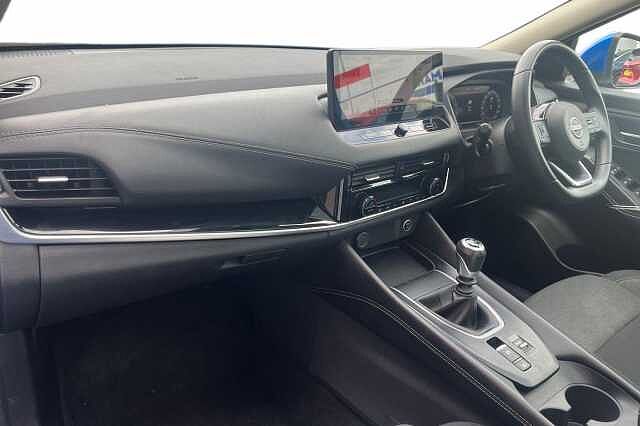 Nissan QASHQAI 1.3 DiG-T MH N-Connecta [Glass Roof] 5dr