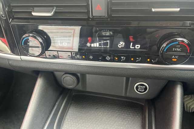 Nissan QASHQAI 1.3 DiG-T MH N-Connecta [Glass Roof] 5dr