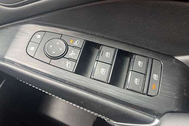 Nissan QASHQAI 1.3 DiG-T MH N-Connecta [Glass Roof] 5dr