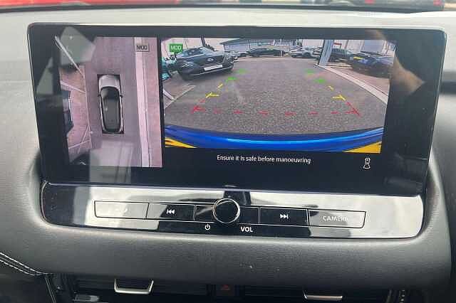 Nissan QASHQAI 1.3 DiG-T MH N-Connecta [Glass Roof] 5dr