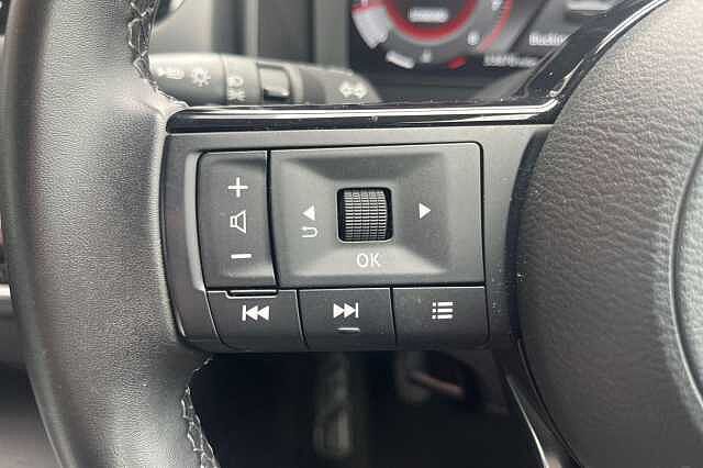 Nissan QASHQAI 1.3 DiG-T MH N-Connecta [Glass Roof] 5dr