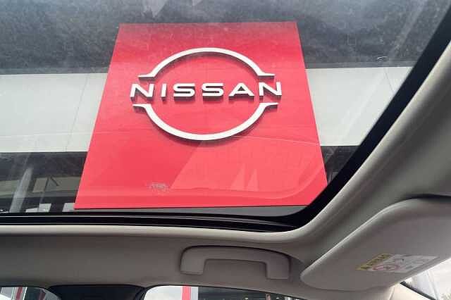 Nissan QASHQAI 1.3 DiG-T MH N-Connecta [Glass Roof] 5dr