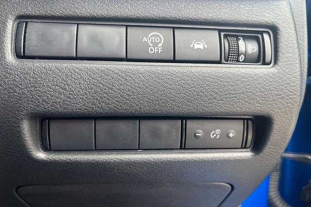 Nissan QASHQAI 1.3 DiG-T MH N-Connecta [Glass Roof] 5dr