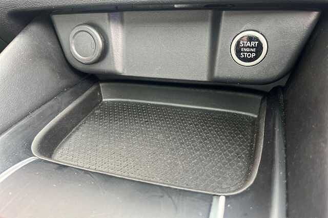 Nissan QASHQAI 1.3 DiG-T MH N-Connecta [Glass Roof] 5dr