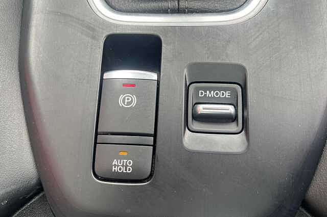 Nissan QASHQAI 1.3 DiG-T MH N-Connecta [Glass Roof] 5dr