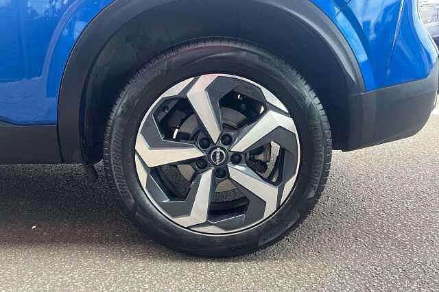 Nissan QASHQAI 1.3 DiG-T MH N-Connecta [Glass Roof] 5dr