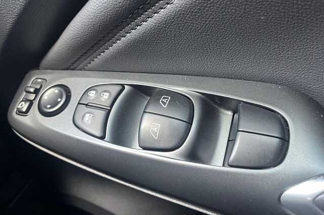 Nissan JUKE 1.0 DiG-T N-Connecta 5dr DCT