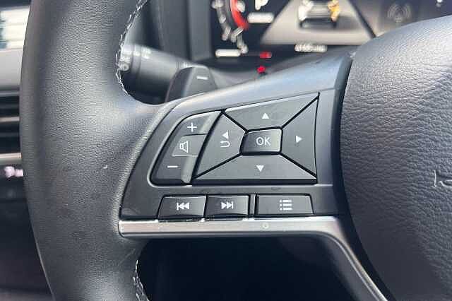 Nissan JUKE 1.0 DiG-T N-Connecta 5dr DCT