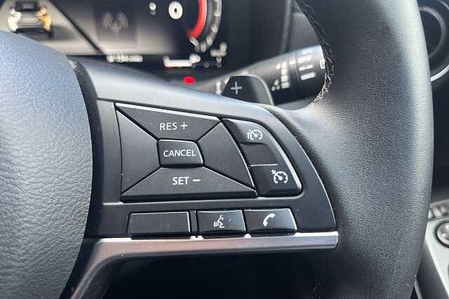 Nissan JUKE 1.0 DiG-T N-Connecta 5dr DCT