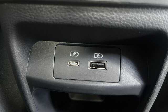 Nissan JUKE 1.0 DiG-T N-Connecta 5dr DCT