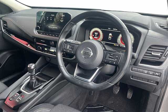 Nissan QASHQAI 1.3 DiG-T MH N-Connecta [Glass Roof] 5dr