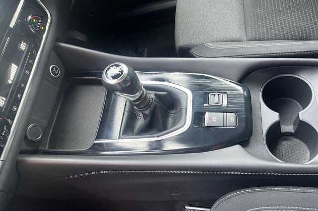 Nissan QASHQAI 1.3 DiG-T MH N-Connecta [Glass Roof] 5dr