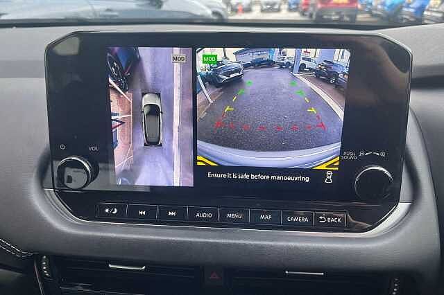 Nissan QASHQAI 1.3 DiG-T MH N-Connecta [Glass Roof] 5dr