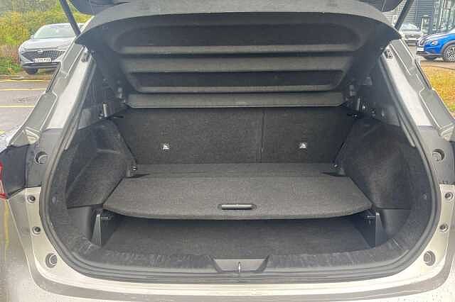 Nissan QASHQAI 1.3 DiG-T MH N-Connecta [Glass Roof] 5dr