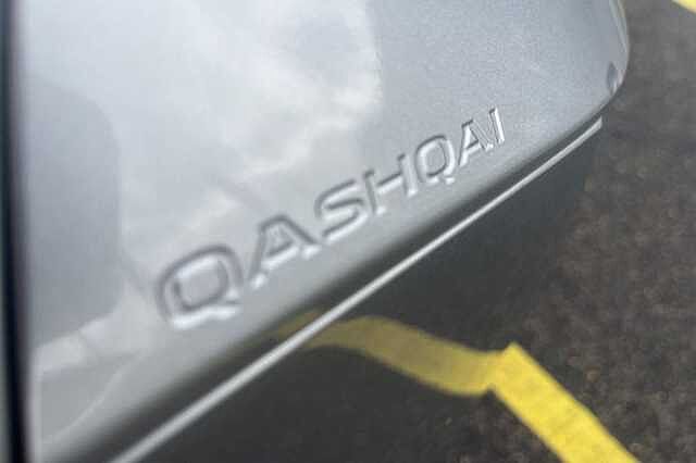 Nissan QASHQAI 1.3 DiG-T MH N-Connecta [Glass Roof] 5dr