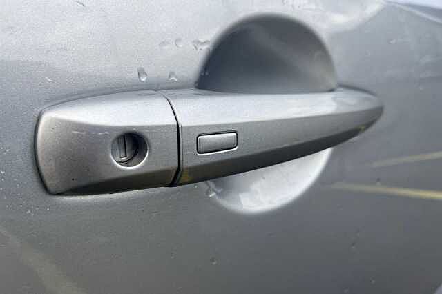 Nissan QASHQAI 1.3 DiG-T MH N-Connecta [Glass Roof] 5dr