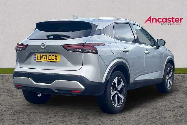 Nissan QASHQAI 1.3 DiG-T MH N-Connecta [Glass Roof] 5dr