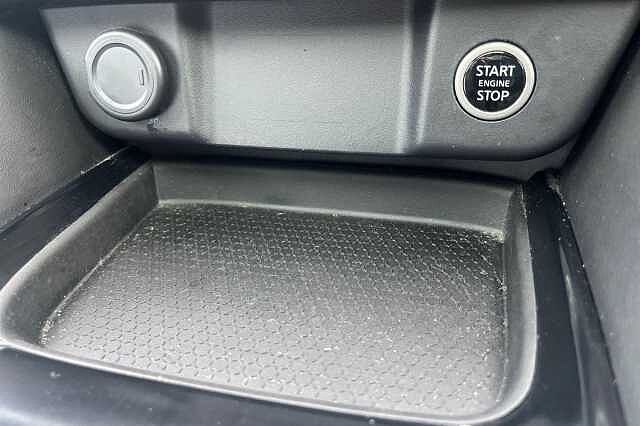 Nissan QASHQAI 1.3 DiG-T MH N-Connecta [Glass Roof] 5dr