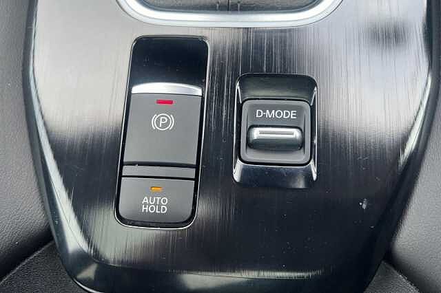 Nissan QASHQAI 1.3 DiG-T MH N-Connecta [Glass Roof] 5dr