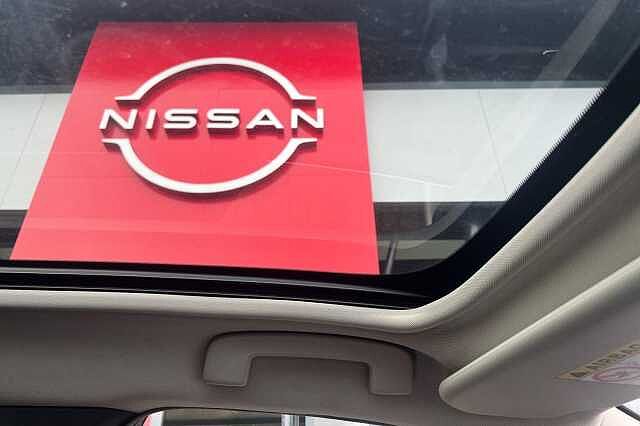 Nissan QASHQAI 1.3 DiG-T MH N-Connecta [Glass Roof] 5dr