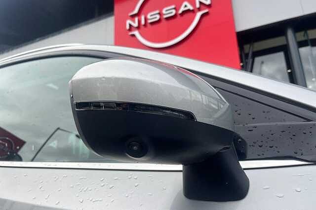 Nissan QASHQAI 1.3 DiG-T MH N-Connecta [Glass Roof] 5dr