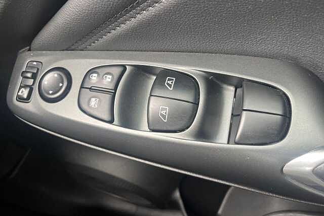 Nissan JUKE 1.0 DiG-T N-Connecta 5dr DCT