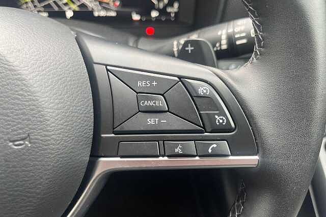 Nissan JUKE 1.0 DiG-T N-Connecta 5dr DCT