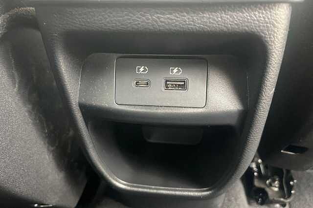 Nissan JUKE 1.0 DiG-T N-Connecta 5dr DCT