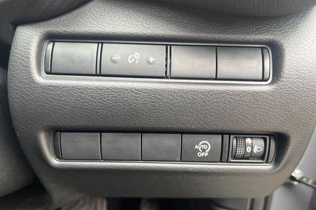 Nissan JUKE 1.0 DiG-T N-Connecta 5dr DCT