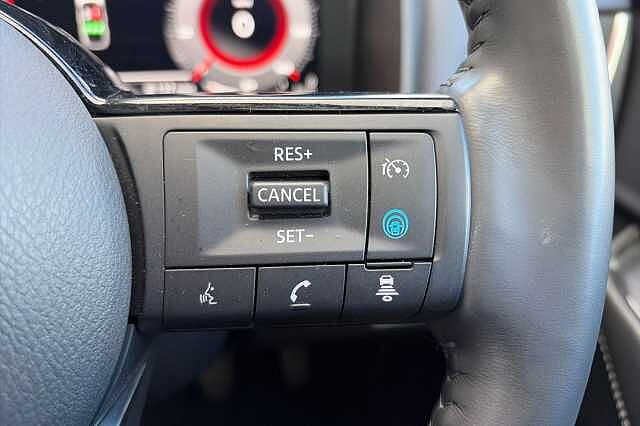 Nissan QASHQAI 1.3 DiG-T MH Tekna 5dr