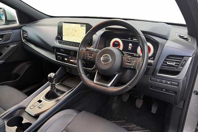 Nissan QASHQAI 1.3 DiG-T MH Tekna 5dr