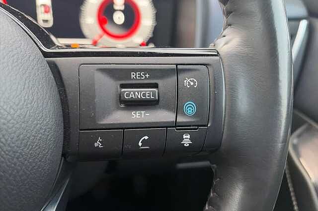 Nissan QASHQAI 1.3 DiG-T MH Tekna 5dr