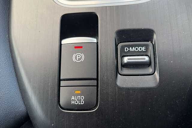 Nissan QASHQAI 1.3 DiG-T MH Tekna 5dr