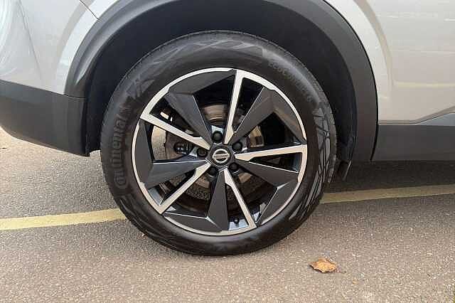 Nissan QASHQAI 1.3 DiG-T MH Tekna 5dr