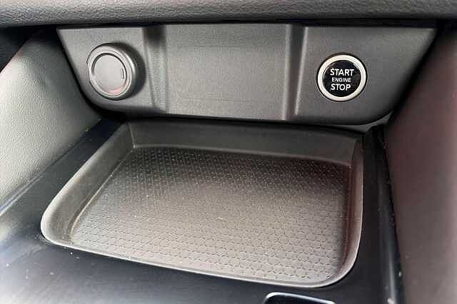 Nissan QASHQAI 1.3 DiG-T MH 158 N-Connecta 5dr Xtronic