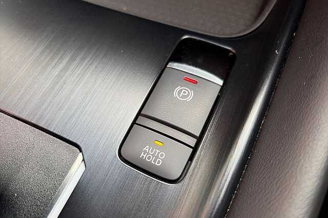 Nissan QASHQAI 1.3 DiG-T MH 158 N-Connecta 5dr Xtronic