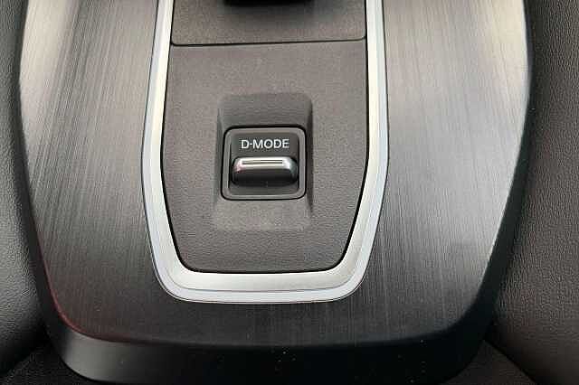 Nissan QASHQAI 1.3 DiG-T MH 158 N-Connecta 5dr Xtronic