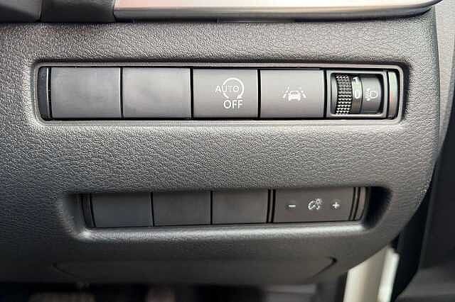 Nissan QASHQAI 1.3 DiG-T MH 158 N-Connecta 5dr Xtronic