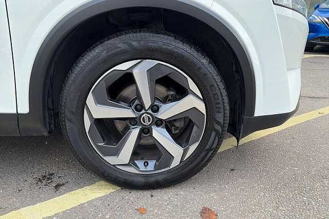 Nissan QASHQAI 1.3 DiG-T MH 158 N-Connecta 5dr Xtronic
