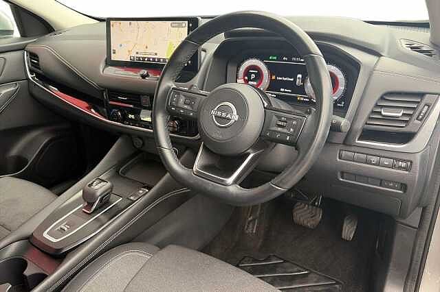 Nissan QASHQAI 1.3 DiG-T MH 158 N-Connecta [Glass Rf] 5dr Xtronic