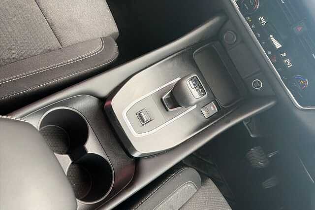 Nissan QASHQAI 1.3 DiG-T MH 158 N-Connecta [Glass Rf] 5dr Xtronic